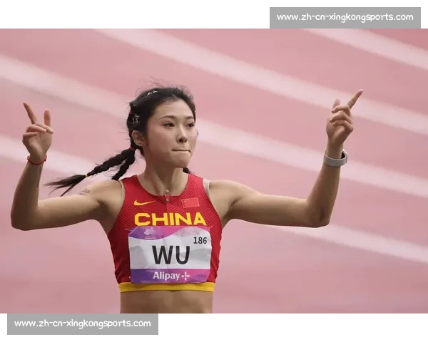 吴艳妮：赛场狂飙破纪录，场外甜飒展豹系魅力