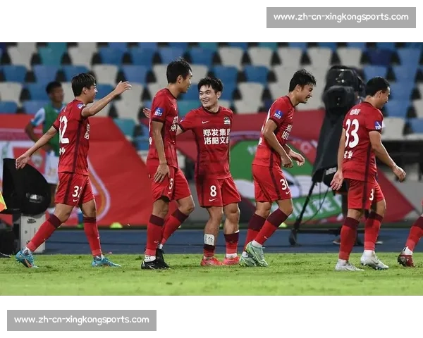 黄紫昌带伤出战创纪录！额眉缝八针仍头球破门